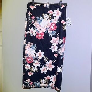 Charlotte Russe Women’s size S - Floral Pencil/ Midi Skirt 🌺🌸🌼